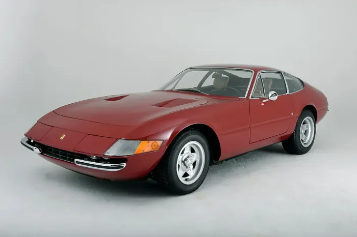 Framed Print : Ferrari 365 GTB 1972. Artist: Simon Clay Framed Print : Ferrari 365 GTB 1972. Artist: Simon Clay