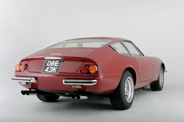 Framed Print : Ferrari 365 GTB 1972. Artist: Simon Clay Framed Print : Ferrari 365 GTB 1972. Artist: Simon Clay