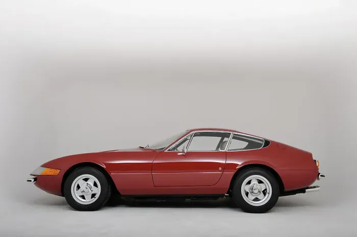 Framed Print : Ferrari 365 GTB 1972. Artist: Simon Clay Framed Print : Ferrari 365 GTB 1972. Artist: Simon Clay