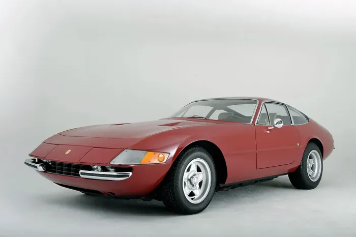 Framed Print : Ferrari 365 GTB 1972. Artist: Simon Clay Framed Print : Ferrari 365 GTB 1972. Artist: Simon Clay