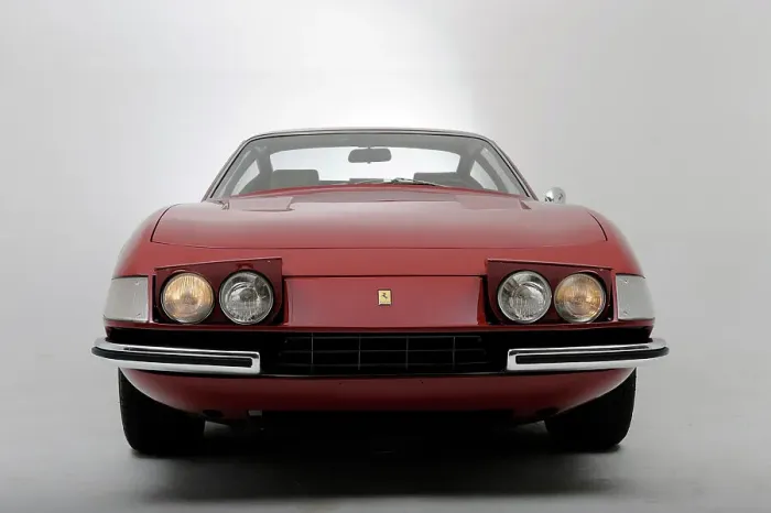 Framed Print : Ferrari 365 GTB 1972. Artist: Simon Clay Framed Print : Ferrari 365 GTB 1972. Artist: Simon Clay