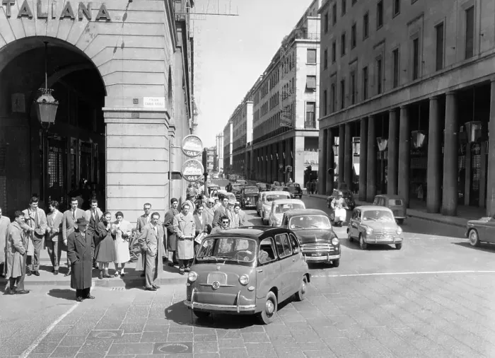 Framed Print : Fiat 600 Multipla leading a procession of Fiats, Italy, (late 1950s?) Framed Print : Fiat 600 Multipla leading a procession of Fiats, Italy, (late 1950s?)