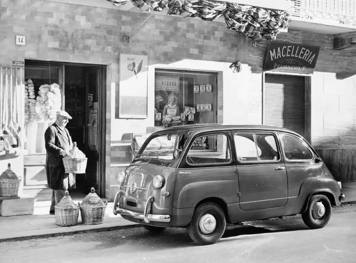 Framed Print : Fiat 600 Multipla outside a shop, (c1955-c1965?) Framed Print : Fiat 600 Multipla outside a shop, (c1955-c1965?)