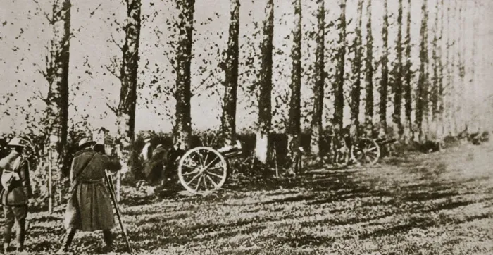 Framed Print : Filming the last shot fired before the Armistice, World War I, 11 November 1918. Artist Framed Print : Filming the last shot fired before the Armistice, World War I, 11 November 1918. Artist