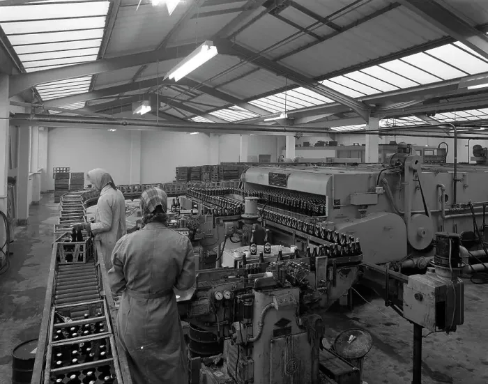 Framed Print : The final process of bottling beer, Ward & Sons bottling plant, Swinton, South Yorkshire, 1960 Framed Print : The final process of bottling beer, Ward & Sons bottling plant, Swinton, South Yorkshire, 1960
