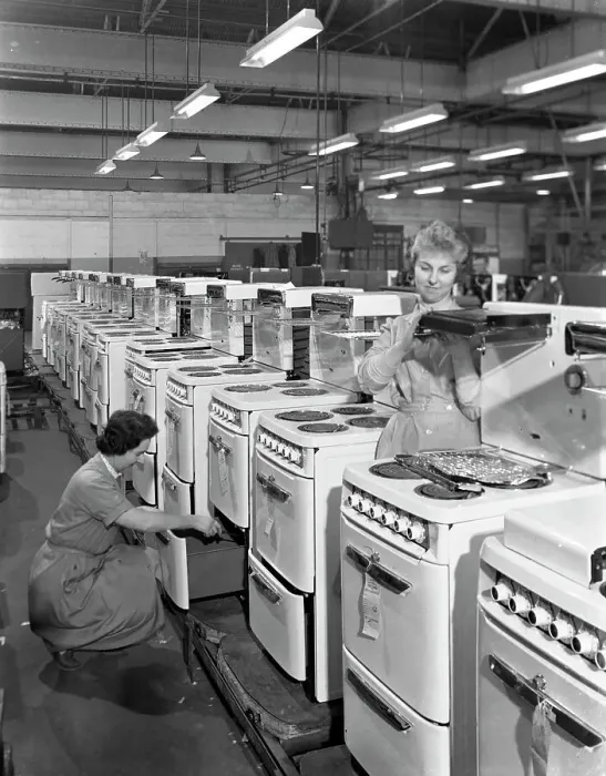 Framed Print : The final stages of cooker assembly at the GEC plant, Swinton, South Yorkshire, 1960 Framed Print : The final stages of cooker assembly at the GEC plant, Swinton, South Yorkshire, 1960