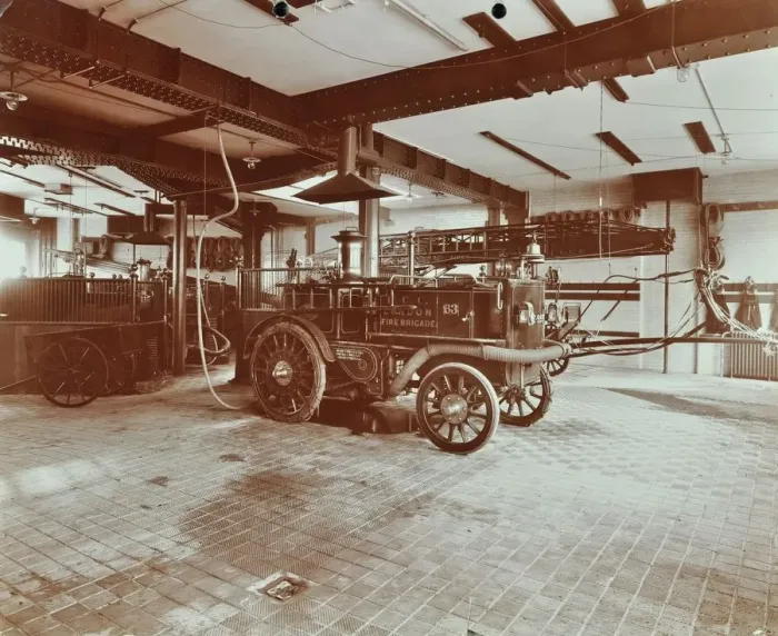 Framed Print : Fire engine at Cannon Street Fire Station, Cannon Street, City of London, 1907