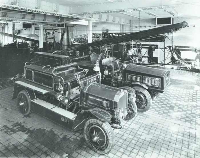 Framed Print : Fire engines at Cannon Street Fire Station, City of London, 1913 Framed Print : Fire engines at Cannon Street Fire Station, City of London, 1913