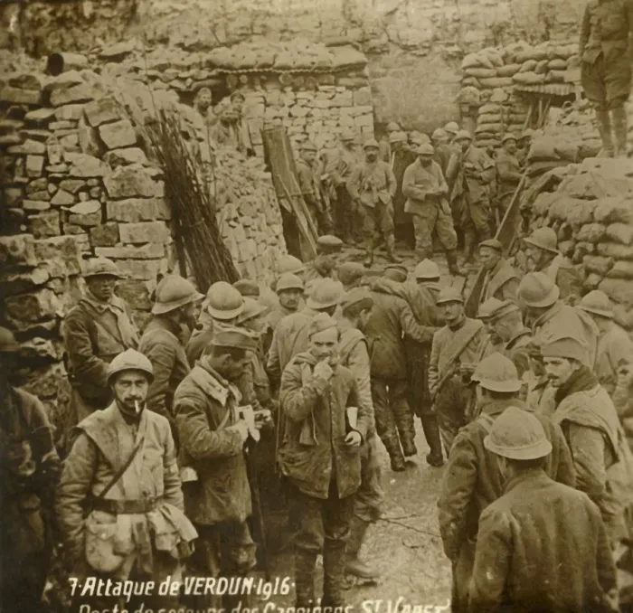 Framed Print : First aid post in quarry, Saint-Vst, attack of Verdun, northern France, 1916 Framed Print : First aid post in quarry, Saint-Vst, attack of Verdun, northern France, 1916