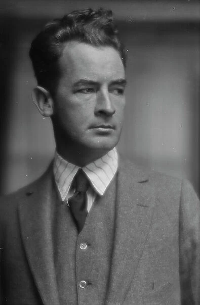 Flagg, Montgomery, Mr. portrait photograph, 1915 Sept. 28. Creator: Arnold Genthe