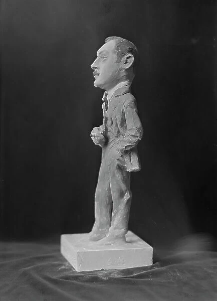 Flagg, Montgomery, Mr. statuette, 1914 Dec. 10. Creator: Arnold Genthe