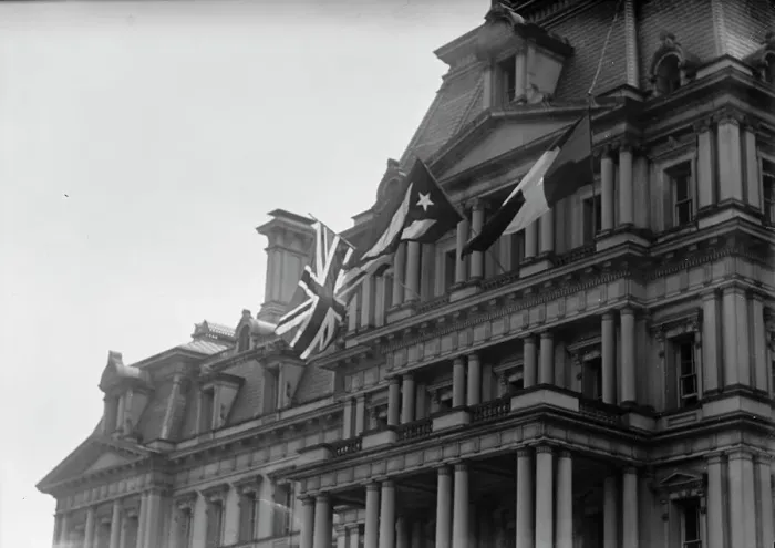 Framed Print : Flags - British And French Flags On State Department. Visit of Allied Commission, 1917. Creator: Harris & Ewing. Flags - British And French Flags On State Department. Visit of Allied Commission, 1917. Creator: Harris & Ewing Framed Print : Flags - British And French Flags On State Department. Visit of Allied Commission, 1917. Creator: Harris & Ewing. Flags - British And French Flags On State Department. Visit of Allied Commission, 1917. Creator: Harris & Ewing
