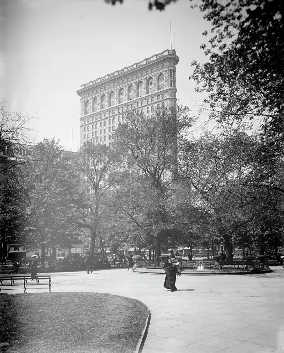 Framed Print : Flatiron Building from Madison Square Park, New York, N.Y. between 1902 and 1910. Creator: Unknown Framed Print : Flatiron Building from Madison Square Park, New York, N.Y. between 1902 and 1910. Creator: Unknown