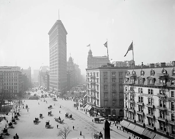 Flatiron Building, New York, N.Y. between 1902 and 1910. Creator: Unknown