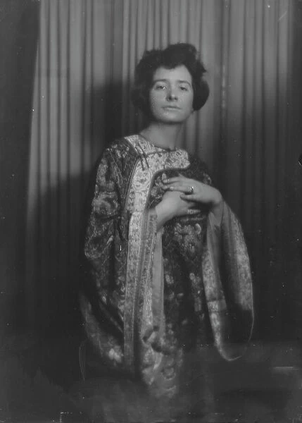 Fletcher, C.B. Mrs. portrait photograph, 1916 Apr. 17. Creator: Arnold Genthe