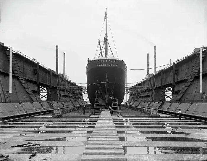 Framed Print : Floating dry dock, Algiers, Louisiana, ca 1903. Creator: Unknown