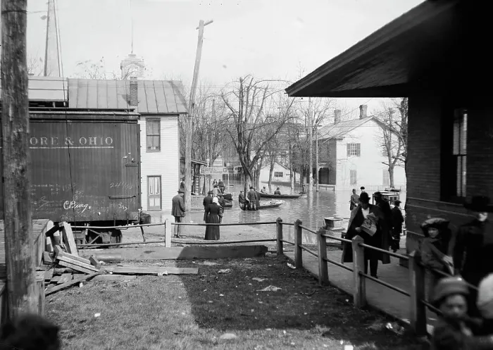 Framed Print : Flood at Cincinnati - 1913 Creator: Bain News Service Framed Print : Flood at Cincinnati - 1913 Creator: Bain News Service
