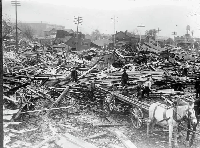Framed Print : Flood Scenes, Dayton, Ohio, 1913. Creator: Harris & Ewing. Flood Scenes, Dayton, Ohio, 1913. Creator: Harris & Ewing Framed Print : Flood Scenes, Dayton, Ohio, 1913. Creator: Harris & Ewing. Flood Scenes, Dayton, Ohio, 1913. Creator: Harris & Ewing