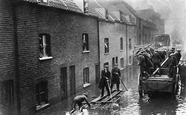 Flooding of London, January 1928 (1937). Artist: Fox