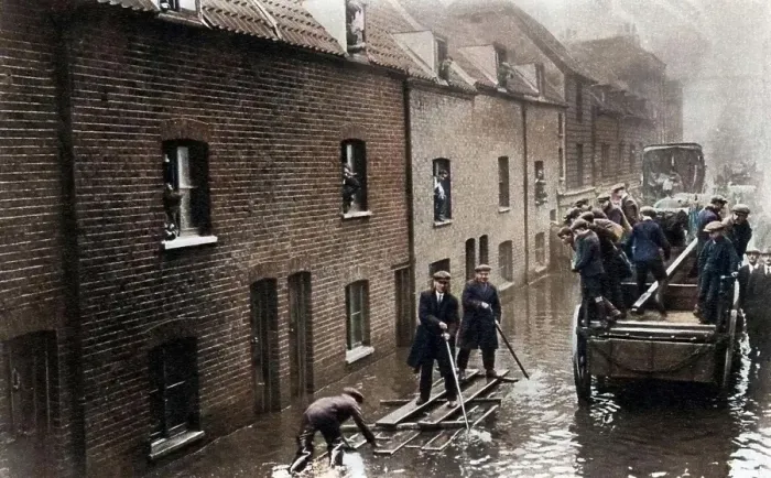 Framed Print : Flooding of London, January 1928 (1937). Creator: Fox Framed Print : Flooding of London, January 1928 (1937). Creator: Fox