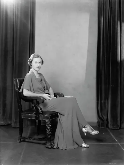 Framed Print : Florence Asher - Portrait, 1933. Creator: Harris & Ewing. Florence Asher - Portrait, 1933. Creator: Harris & Ewing Framed Print : Florence Asher - Portrait, 1933. Creator: Harris & Ewing. Florence Asher - Portrait, 1933. Creator: Harris & Ewing