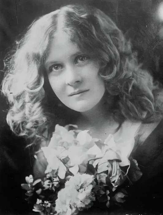 Framed Print : Florence MacBeth, 1913. Creator: Bain News Service Framed Print : Florence MacBeth, 1913. Creator: Bain News Service