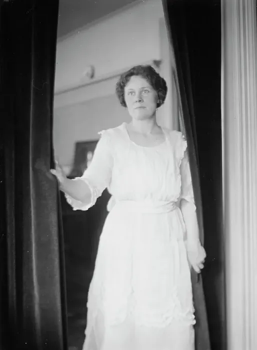 Framed Print : Florence Macbeth, between c1915 and c1920. Creator: Bain News Service Framed Print : Florence Macbeth, between c1915 and c1920. Creator: Bain News Service