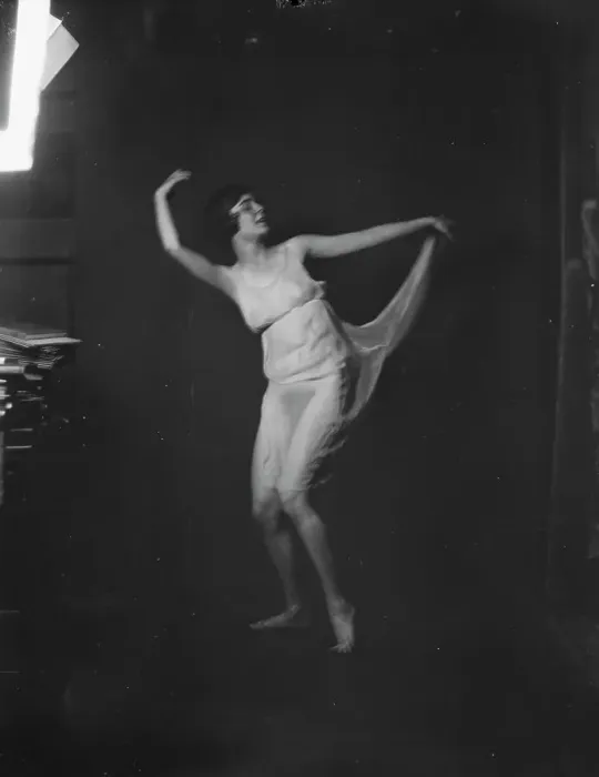 Framed Print : Florence Noyes dancers, between 1915 and 1918. Creator: Arnold Genthe Framed Print : Florence Noyes dancers, between 1915 and 1918. Creator: Arnold Genthe