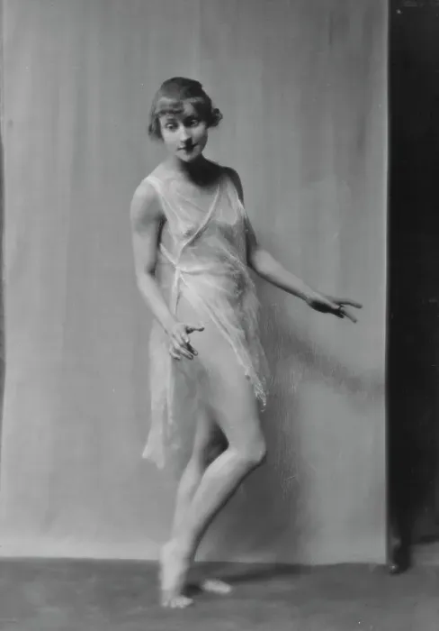 Framed Print : Florence Noyes dancers, between 1915 and 1918. Creator: Arnold Genthe Framed Print : Florence Noyes dancers, between 1915 and 1918. Creator: Arnold Genthe