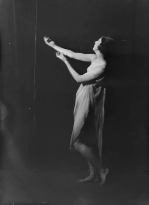 Framed Print : Florence Noyes dancers, between 1915 and 1918. Creator: Arnold Genthe Framed Print : Florence Noyes dancers, between 1915 and 1918. Creator: Arnold Genthe