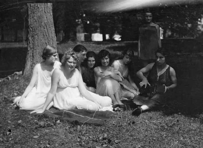 Framed Print : Florence Noyes dancers, portrait photograph, between 1915 and 1918. Creator: Arnold Genthe Framed Print : Florence Noyes dancers, portrait photograph, between 1915 and 1918. Creator: Arnold Genthe