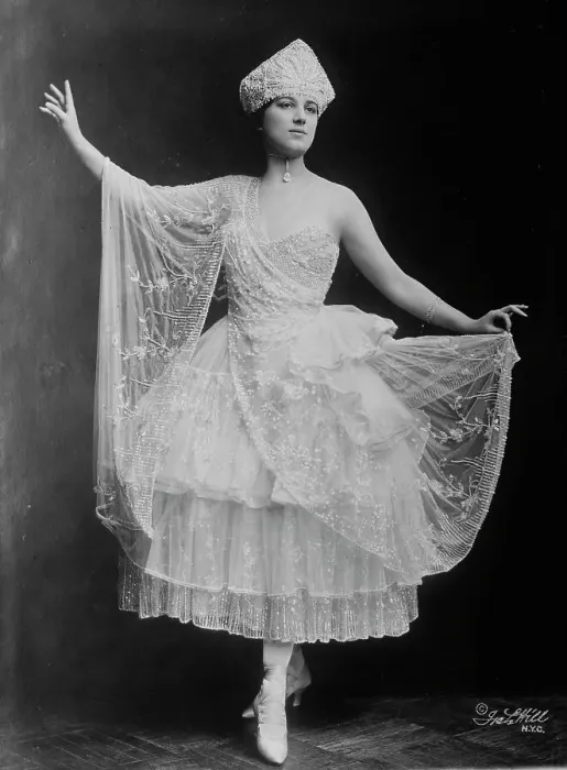 Framed Print : Florence Walton, between c1915 and c1920. Creator: Bain News Service Framed Print : Florence Walton, between c1915 and c1920. Creator: Bain News Service