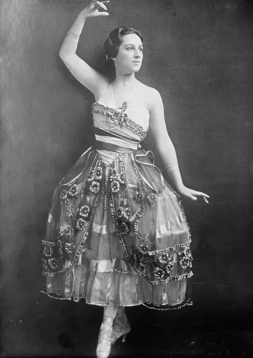 Framed Print : Florence Walton, between c1915 and c1920. Creator: Bain News Service Framed Print : Florence Walton, between c1915 and c1920. Creator: Bain News Service