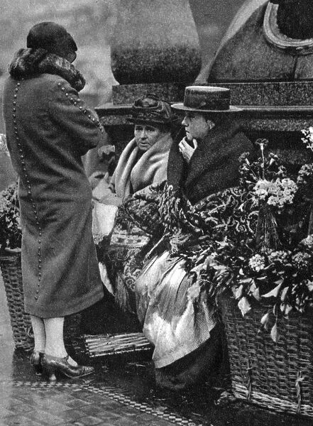 Flower sellers, Piccadilly Circus, London, 1926-1927