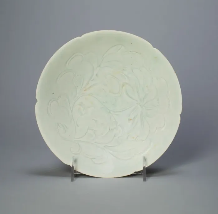 Framed Print : Foliate Bowl with Stylized Poeny Spray, Northern Song dynasty (960-1127), 12th century Framed Print : Foliate Bowl with Stylized Poeny Spray, Northern Song dynasty (960-1127), 12th century