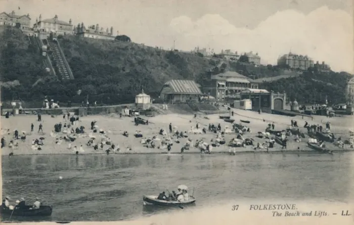 Framed Print : Folkestone. The Beach and Lifts, late 19th-early 20th century Framed Print : Folkestone. The Beach and Lifts, late 19th-early 20th century