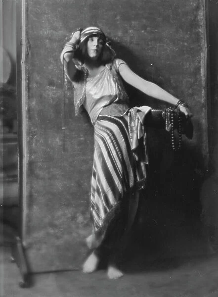 Fontaine, Miss, 1916 Feb. 2. Creator: Arnold Genthe