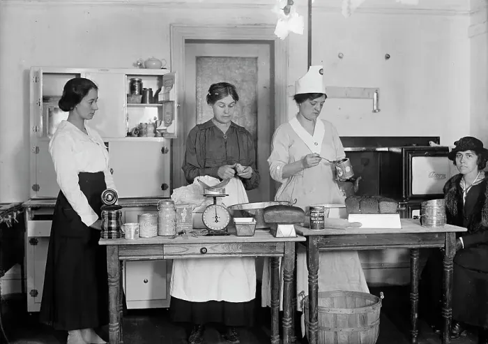 Framed Print : Food Administration, U.S. War Kitchen, 1917. Creator: Harris & Ewing. Food Administration, U.S. War Kitchen, 1917. Creator: Harris & Ewing Framed Print : Food Administration, U.S. War Kitchen, 1917. Creator: Harris & Ewing. Food Administration, U.S. War Kitchen, 1917. Creator: Harris & Ewing