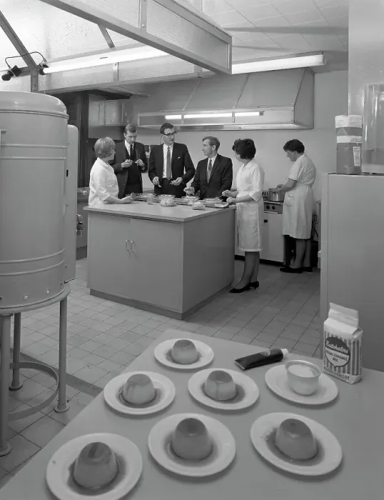 Framed Print : Food tasting in a new experimental kitchen, Batchelors Foods, Sheffield, South Yorkshire, 1966 Framed Print : Food tasting in a new experimental kitchen, Batchelors Foods, Sheffield, South Yorkshire, 1966