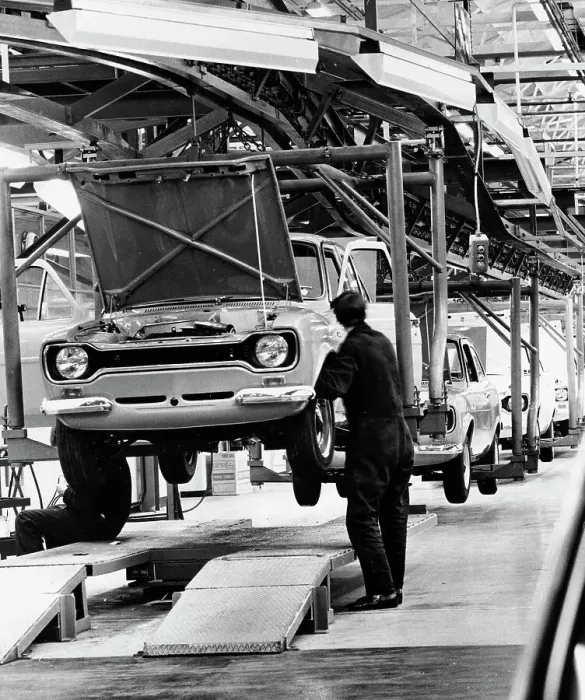 Framed Print : Ford Escort production line, 1973 Framed Print : Ford Escort production line, 1973