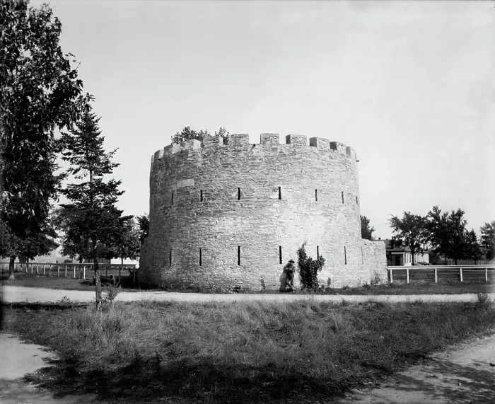 Framed Print : Fort Snelling watch tower, between 1880 and 1899. Creator: Unknown Framed Print : Fort Snelling watch tower, between 1880 and 1899. Creator: Unknown