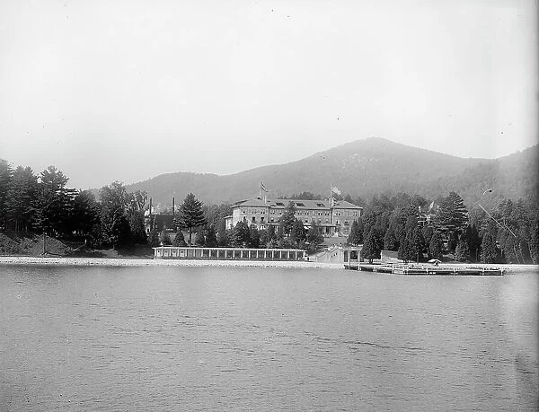 Fort William Henry Hotel, Lake George, N.Y. between 1900 and 1910. Creator: Unknown