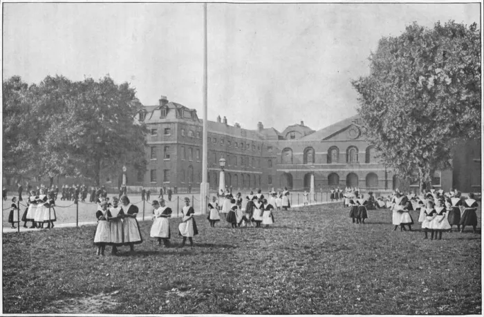 Framed Print : In the Foundling Hospital grounds, London, c1901 (1901) Framed Print : In the Foundling Hospital grounds, London, c1901 (1901)