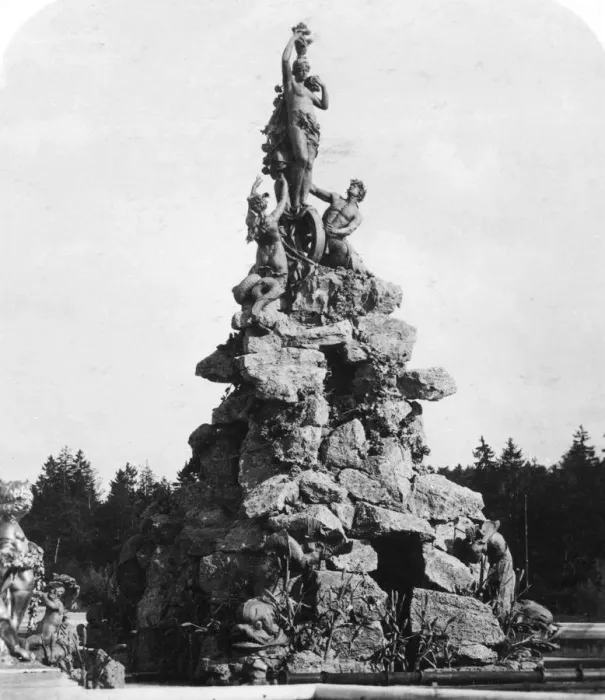 Framed Print : The fountain at Herrenchiemsee Palace, Bavaria, Germany, c1900s. Artist: Wurthle & Sons Framed Print : The fountain at Herrenchiemsee Palace, Bavaria, Germany, c1900s. Artist: Wurthle & Sons