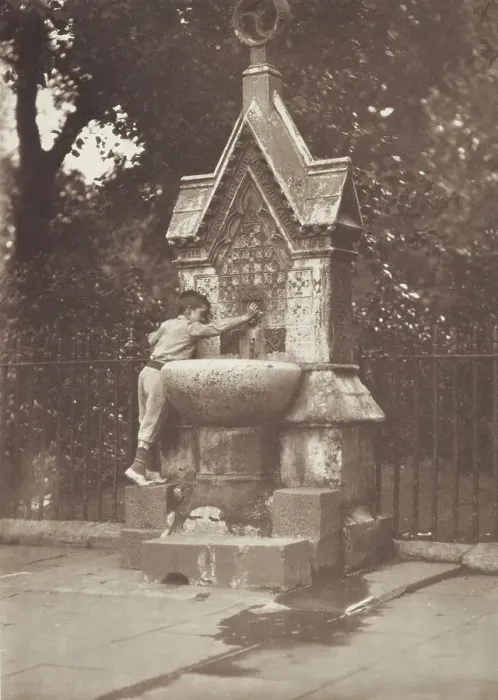 Framed Print : The fountain, Lincoln's Inn. From the album: Photograph album - London, 1920s. Creator: Harry Moult Framed Print : The fountain, Lincoln's Inn. From the album: Photograph album - London, 1920s. Creator: Harry Moult