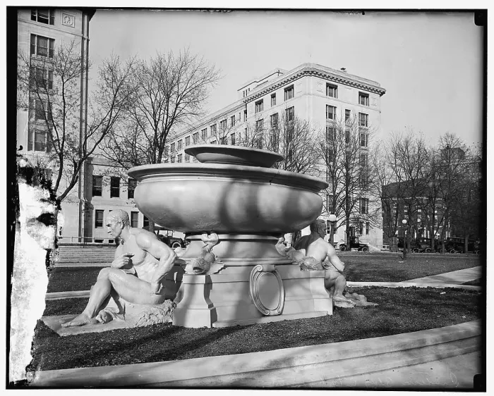 Framed Print : Fountain, USA?, between 1910 and 1920. Creator: Harris & Ewing. Fountain, USA?, between 1910 and 1920. Creator: Harris & Ewing Framed Print : Fountain, USA?, between 1910 and 1920. Creator: Harris & Ewing. Fountain, USA?, between 1910 and 1920. Creator: Harris & Ewing