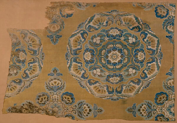 Fragment (Dress Fabric), China, Tang dynasty (A. D. 618-906), late 8th  /  early 9th century
