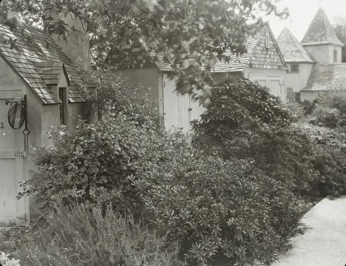 Framed Print : Frank Carson Anderson house, 1321 Spruce Street, Phildelphia, Pennsylvania, between c1917 and 1920. Creator: Frances Benjamin Johnston Framed Print : Frank Carson Anderson house, 1321 Spruce Street, Phildelphia, Pennsylvania, between c1917 and 1920. Creator: Frances Benjamin Johnston