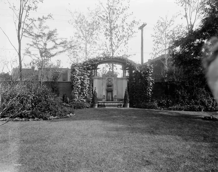 Framed Print : Franklin H. Walker fountain, Detroit, Mich. between 1905 and 1915. Creator: Unknown Framed Print : Franklin H. Walker fountain, Detroit, Mich. between 1905 and 1915. Creator: Unknown