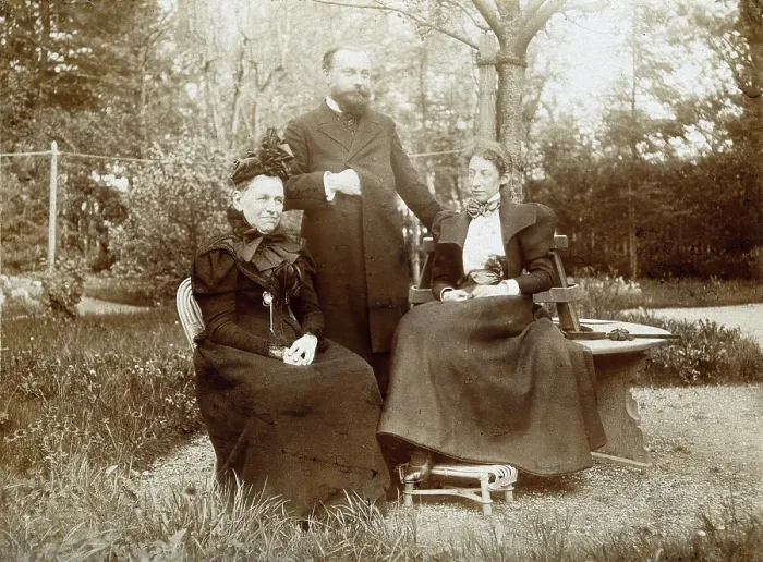 Framed Print : Frederick Belding Power, Frau (Louise) Fluckiger and Marie Fluckiger, 1897. Creator: Unknown Framed Print : Frederick Belding Power, Frau (Louise) Fluckiger and Marie Fluckiger, 1897. Creator: Unknown